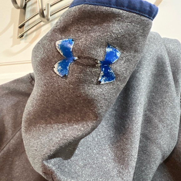 Youth UNDER ARMOR PULLOVER W/ hoodie size large, Color gray and blue - Picture 5 of 5